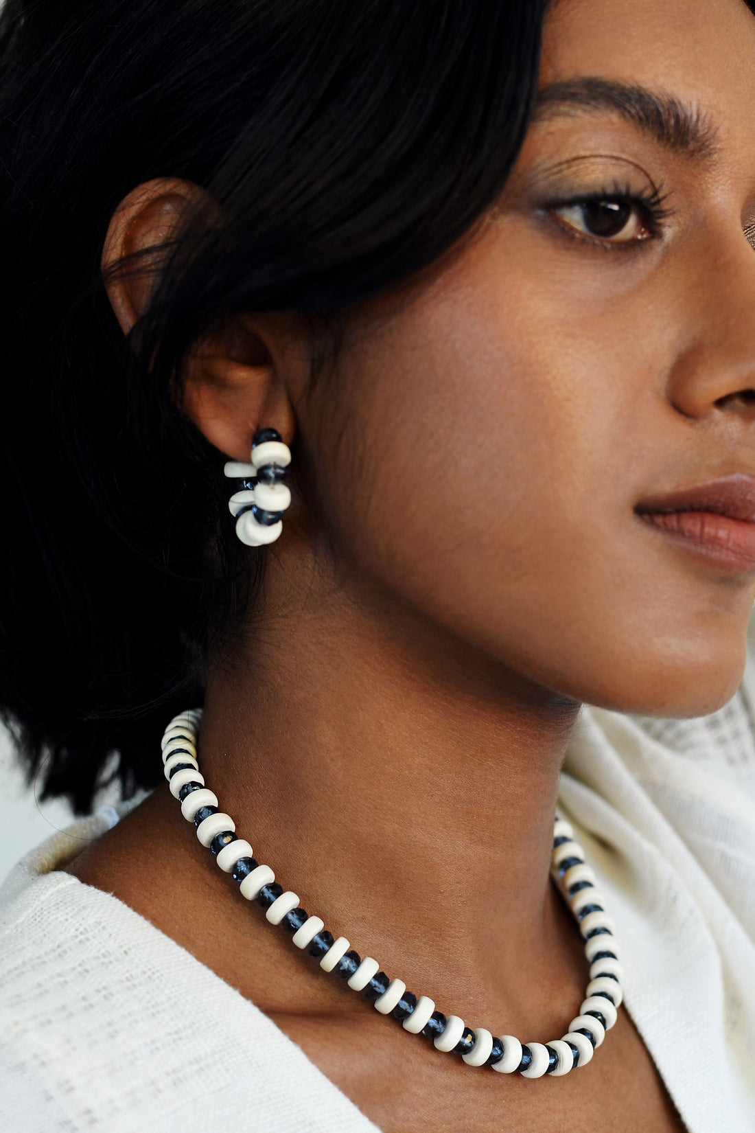 Origins Short Zebra Necklace - IVORY/BLUE