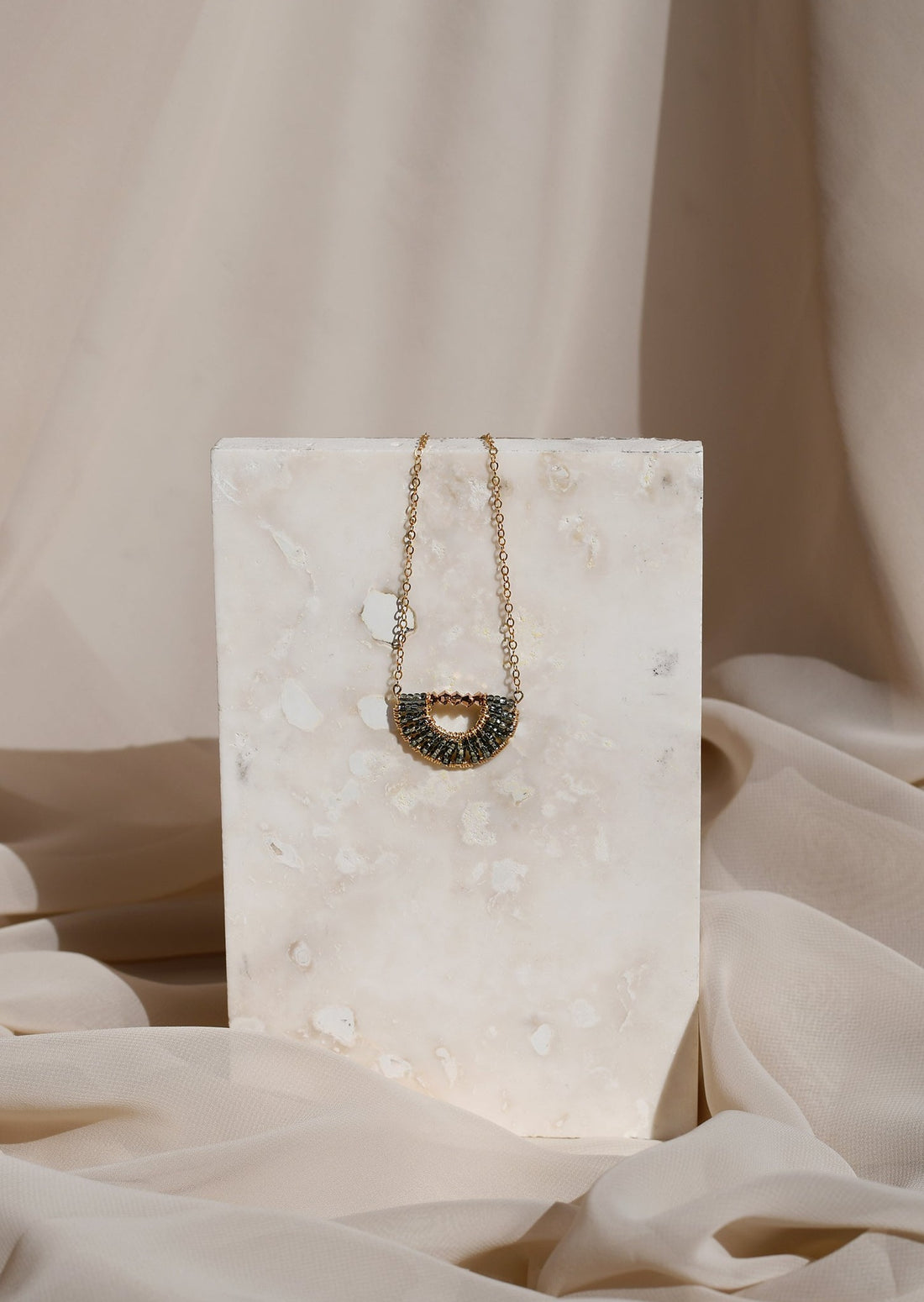 Olakira Half Moon Necklace - SHINY GRAPHITE