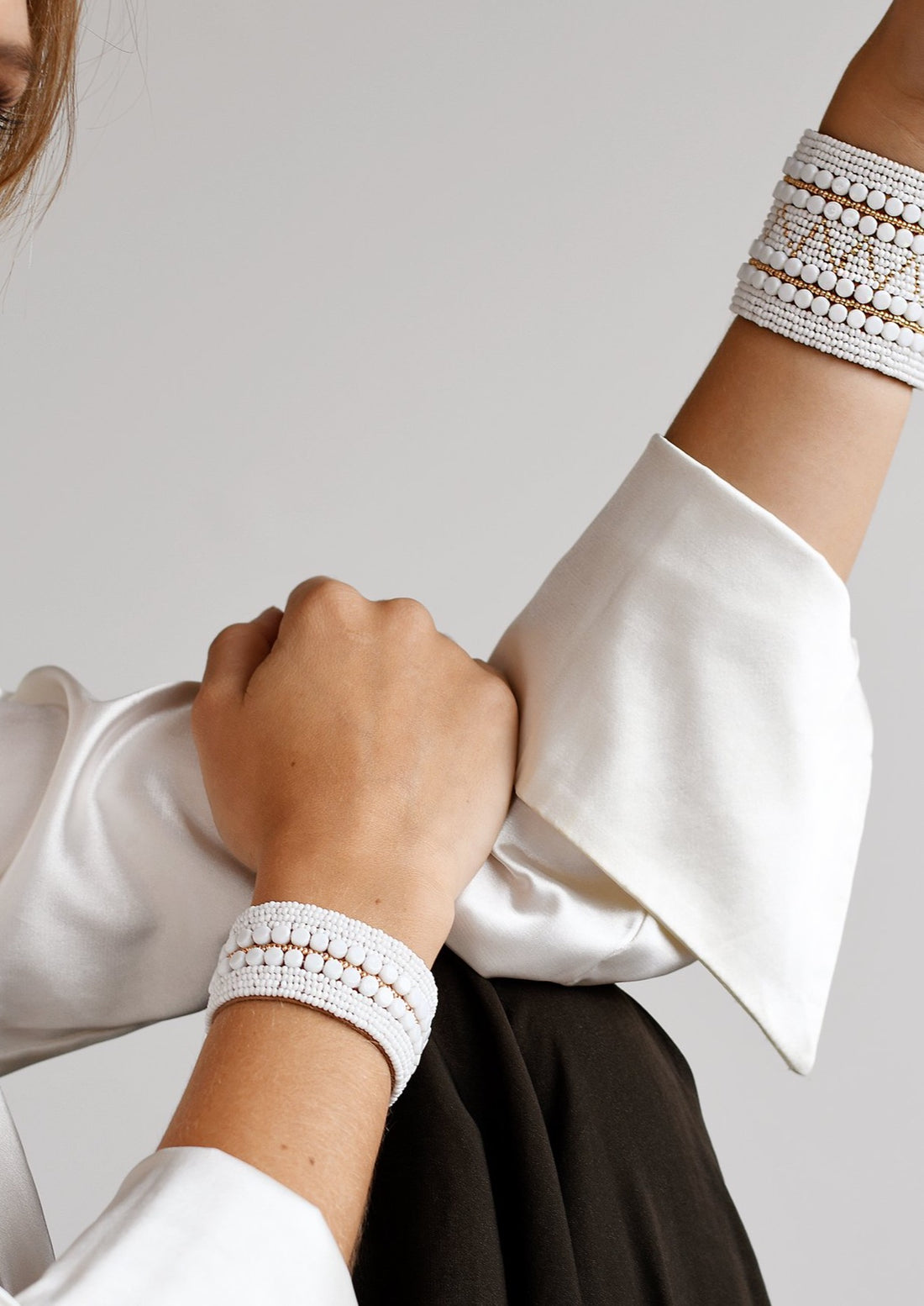 Narrow Decorative Leather Bracelet - WHITE & GOLD