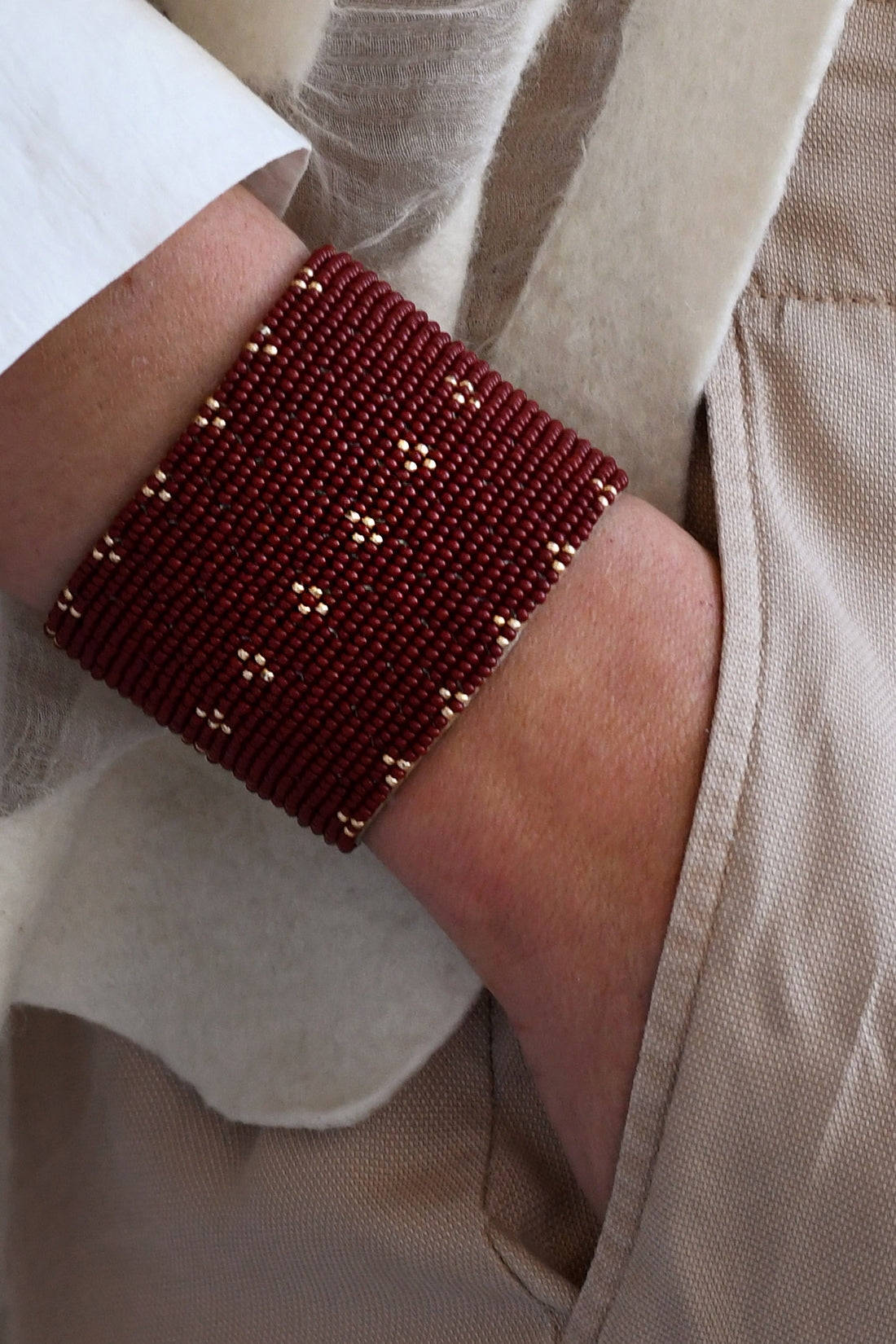 Wide 3 Dot Triangle Leather Bracelet - BURGUNDY