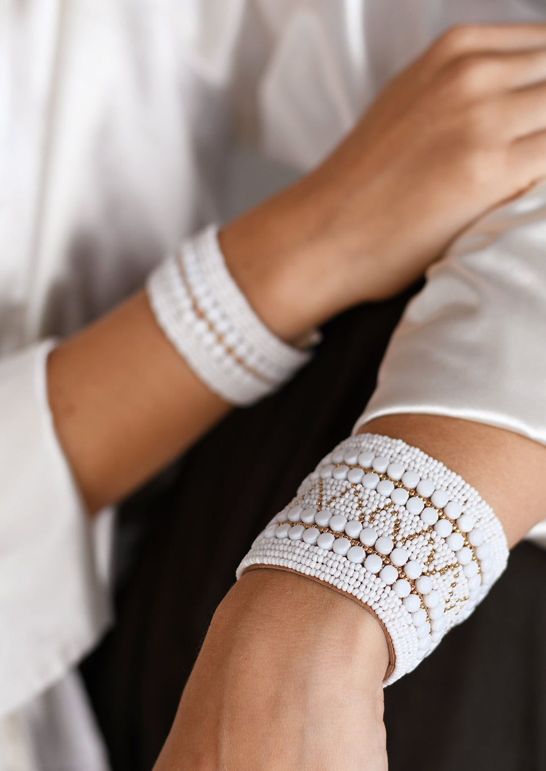 Wide Decorative Leather Bracelet - WHITE & GOLD