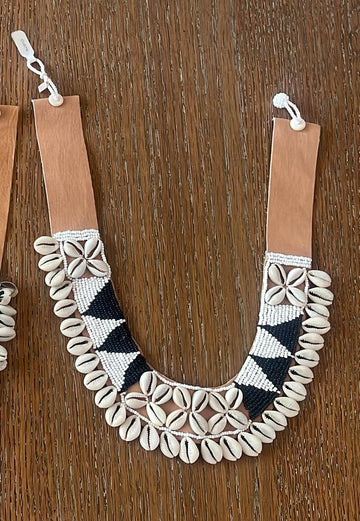 Leather Necklace with Shells- WHITE/BLACK