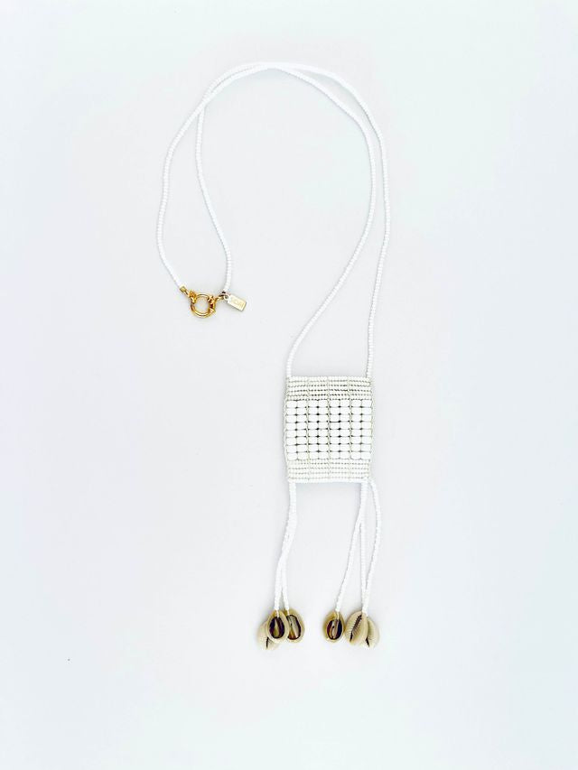 Pendant Necklace with beaded tassels and shells - WHITE